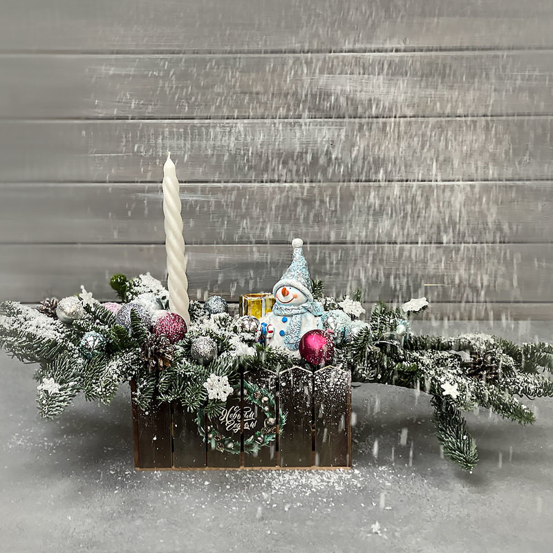 Novogodnyaya kompozitciya v yashike, standart