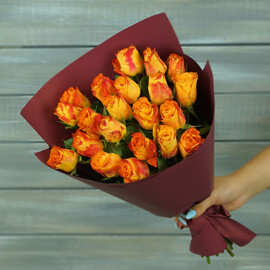 Bouquet of 21 orange roses in a 40 cm Kenya package.