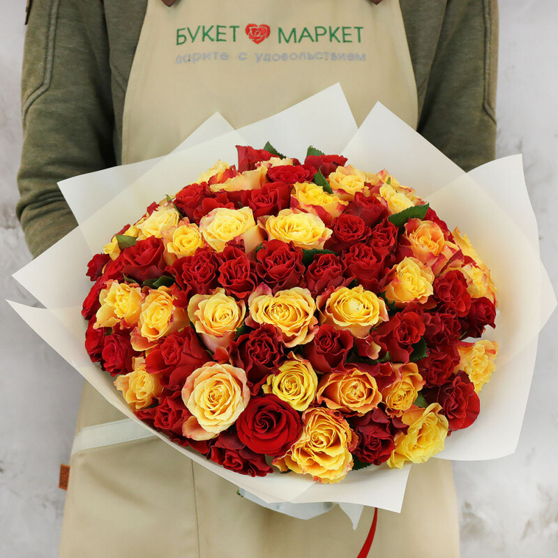 Букет из 75 разноцветных роз Кения 40 см., стандартный