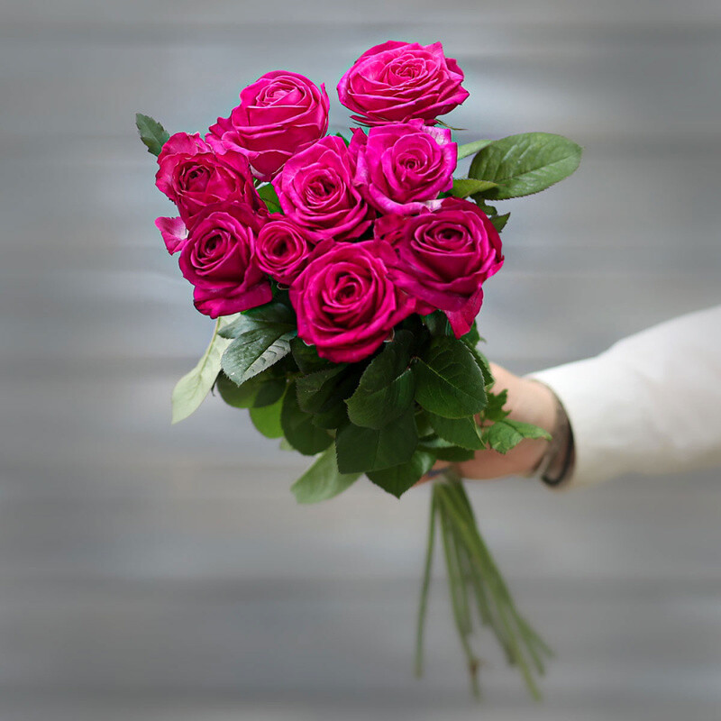 Букет из 9 малиновых роз (Россия) с лентой 60 см, букет из 9 малиновых роз (россия) с лентой 60 см