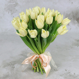 Buket iz 25 belih tyul_panov