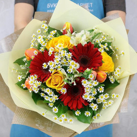 Букет из гербер и ромашек