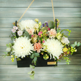 Букет из роз, гвоздик и лизиантусов