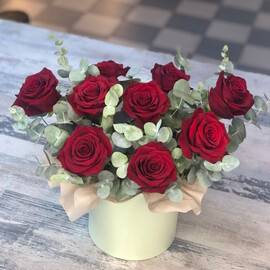 Розы с эвкалиптом