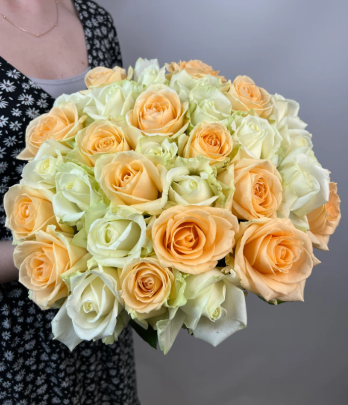 Buket iz roz "Avalanzh" Miks 50 sm 31 shtuka, buket iz roz "avalanzh" miks 50 sm 31 shtuka