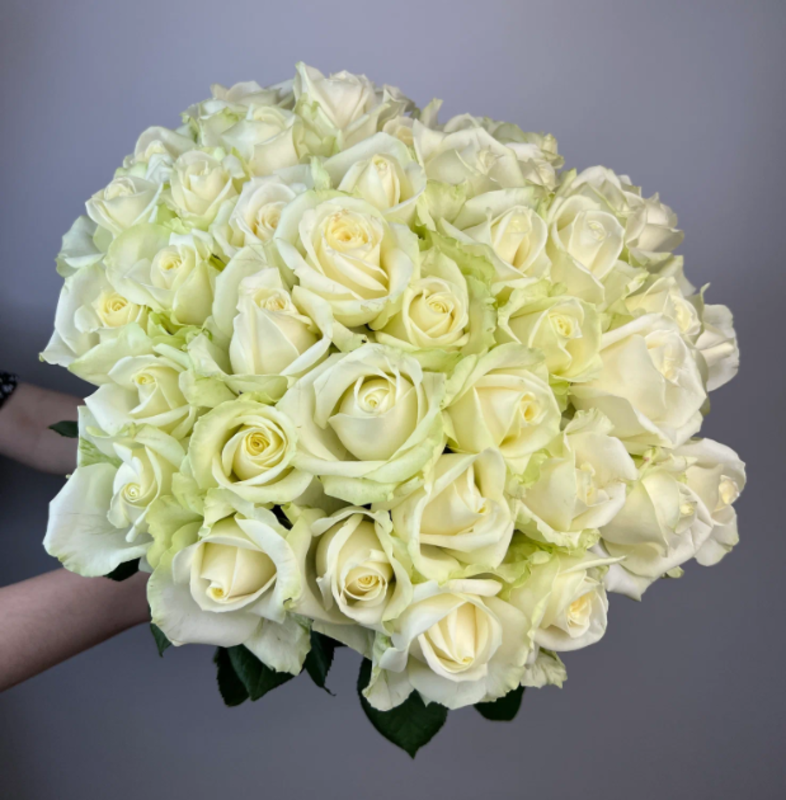 Букет из 41 белых роз Аваланж, стандартный