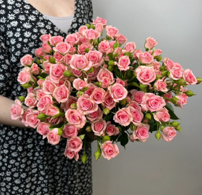 Букет из 17 кустовых роз Грация, букет из 17 кустовых роз грация