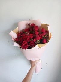 Bouquet of red bush roses