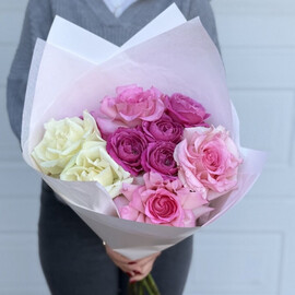 Яркий букет из микса французских и Пионовидных роз