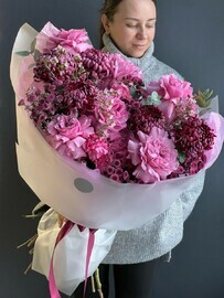 Авторский букет "Черника" с французской розой и хризантемой Бигуди