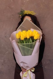 21 желтый тюльпан Strong gold