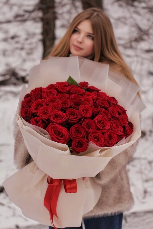 51 красная роза 50 см в красивой упаковке, 51 роза