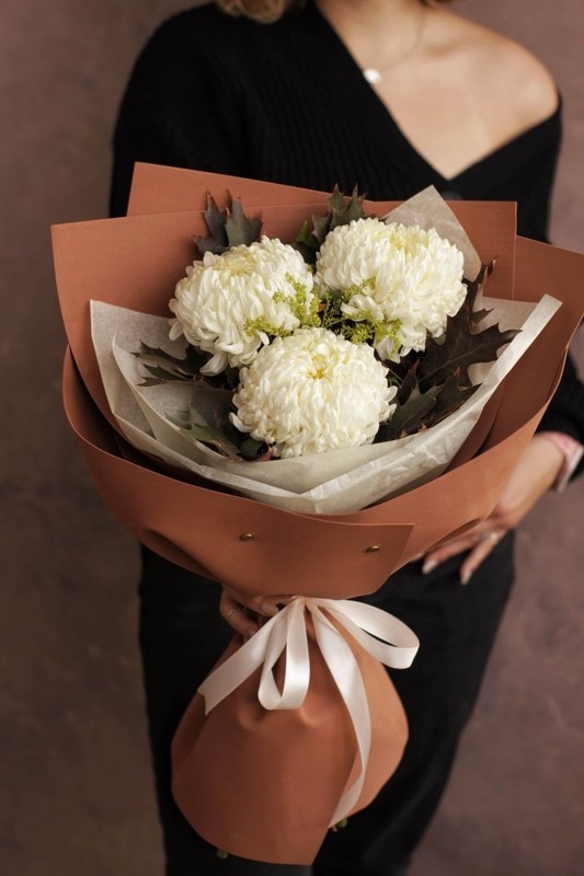 Букет хризантем Bigoudi white, стандартный