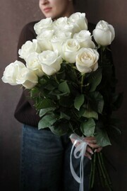 Букет из 15 белых роз "Alba"