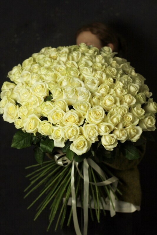 101 белая роза Avalanche, делюкс