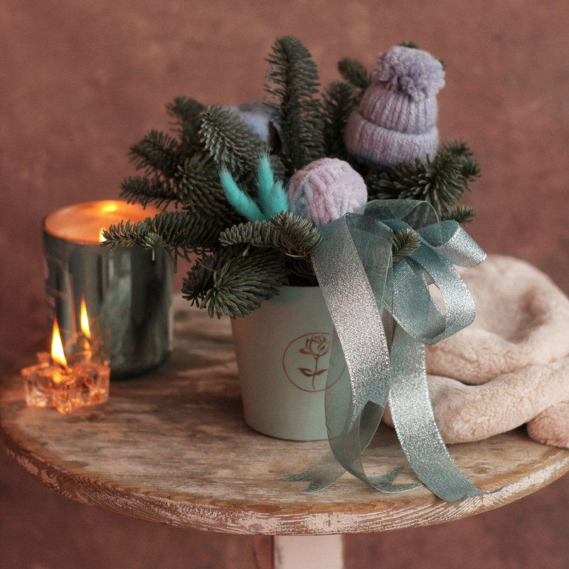 Golubaya yolochka v korobochke, reduced