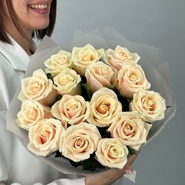 Букет из 15 кремовых россииских роз 50 см