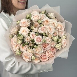 Buket iz 7 persikovih kustovih roz