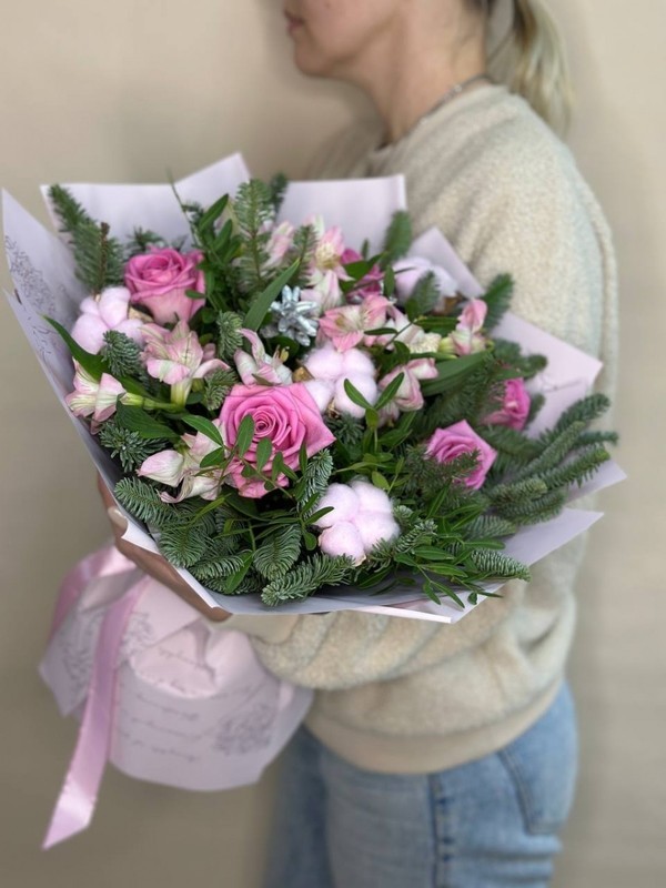 Buket s rozami i nobilisom, standart