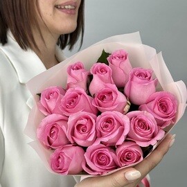 Букет из 15 розовых роз Кения 40 см