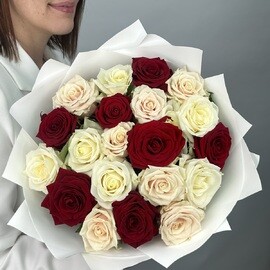 Букет из 21 разноцветнои розы Россия 50 см