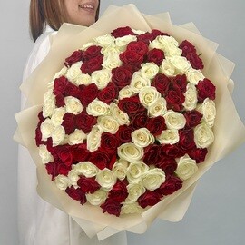 Букет 101 белая и красная роза Кения 40 см
