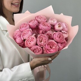 Букет из 5 розовых пионовидных кустовых роз