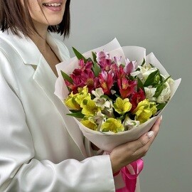 Букет из 7 разноцветных альстромерий