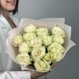 Buket iz 15 belih roz Keniya 40 sm