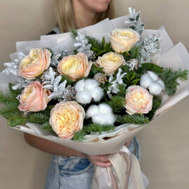 Зимний букет с пионовидными розами
