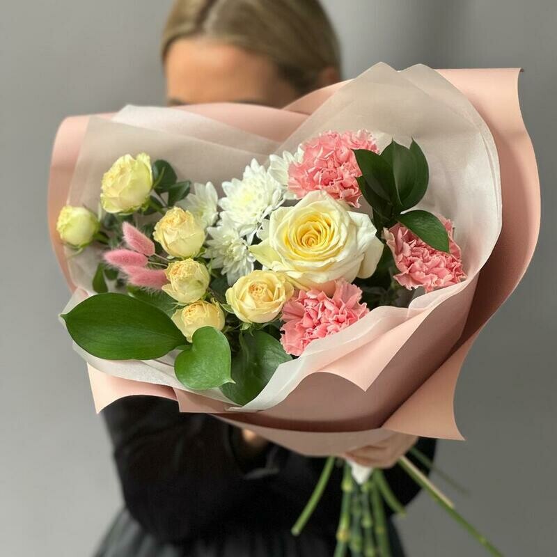 Avtorskij buket s aromatnimi rozami, standart