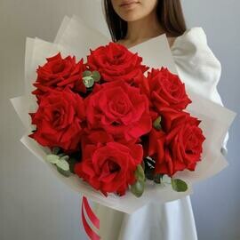 Buket 7 krasnih frantcuzskih roz s evkaliptom, buket 510