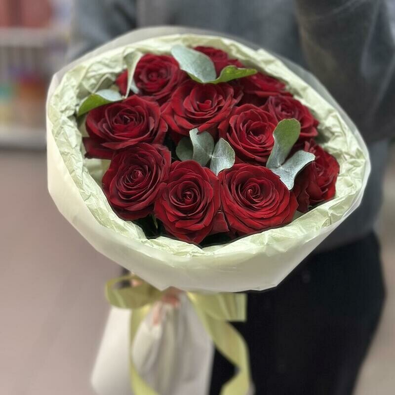 Buket iz 11 krasnih roz i evkalipta, buket iz 11 krasnih roz i evkalipta