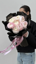 Букет нежный ранункулюсов