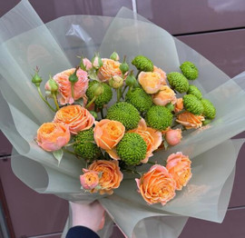 Букет экзотический с розой и хризантемой