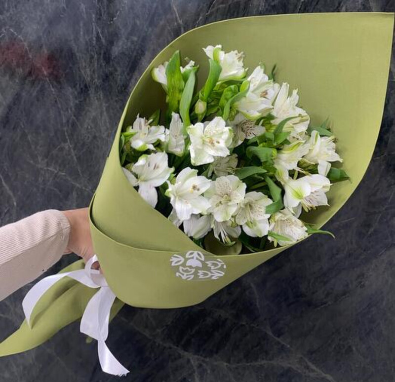 Buket al_stromerii belie, al_stromerii