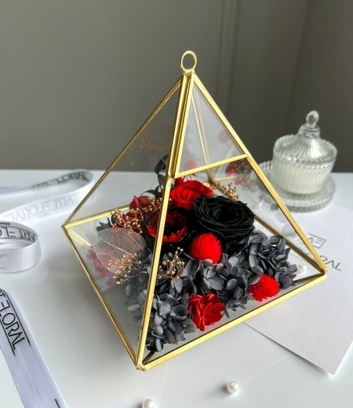 Цветочная пирамида в красном, цветочная пирамида в красном