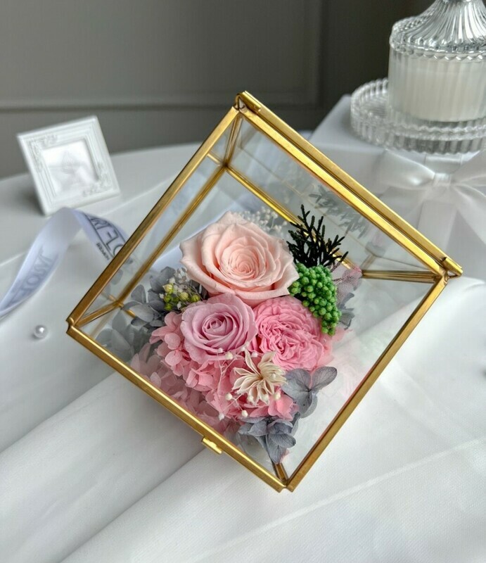 Цветочный террариум-куб в розовом, цветочный террариум-куб в розовом