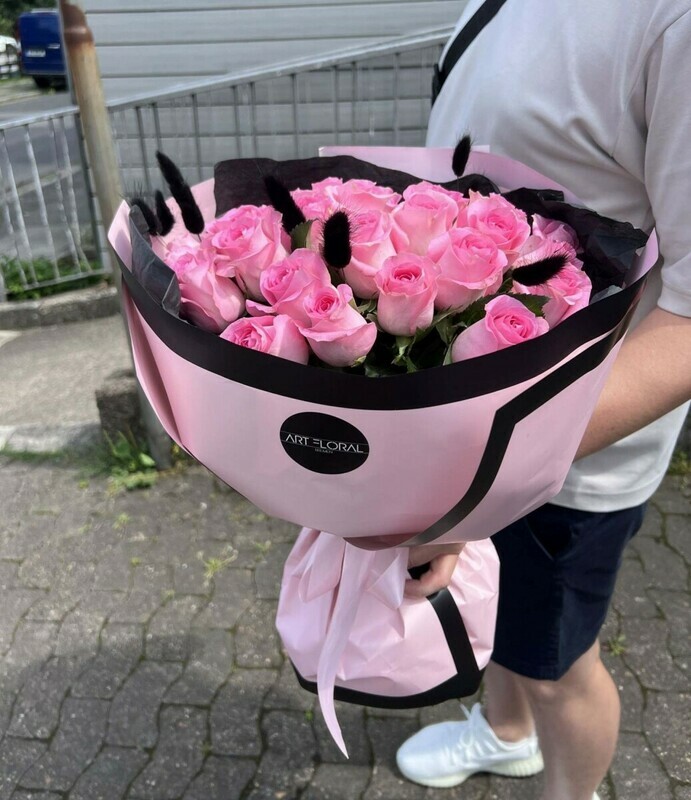 Розовая магия, 30 роз