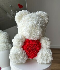Белый мишка с красным сердцем 35 см