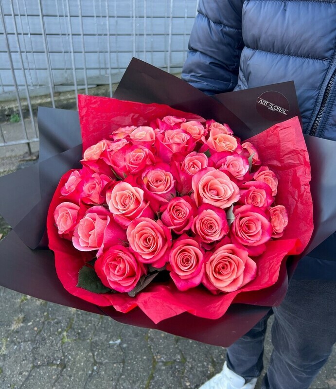 Закат в городе, 30 роз