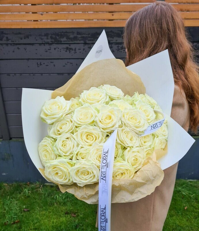 Белое Облако, 29 роз