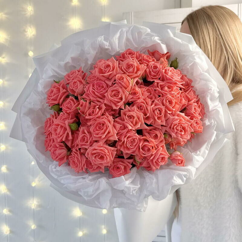 Кустовые коралловые розы 19 штук в дизайнерской упаковке, стандартный