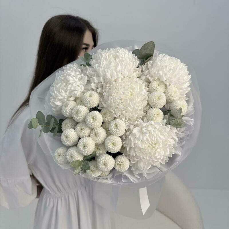 Авторский букет: Хризантема бигуди, кустовая хризантема, эвкалипт, стандартный