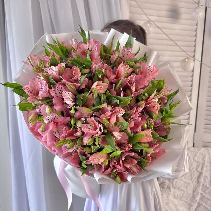 19 vetok rozovoj al_stromerii v dizajnerskoj upakovke  Razmer M, standart