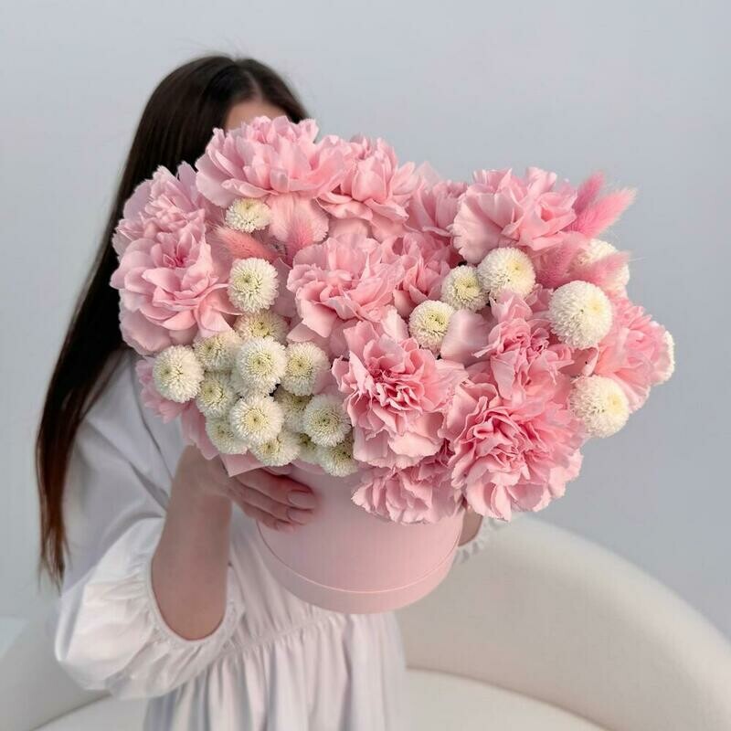 Цветы в коробке: диантус, хризантема  Размер М, стандартный