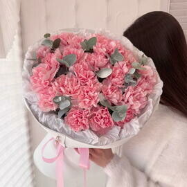 Букет диантусов с эвкалиптом Размер М