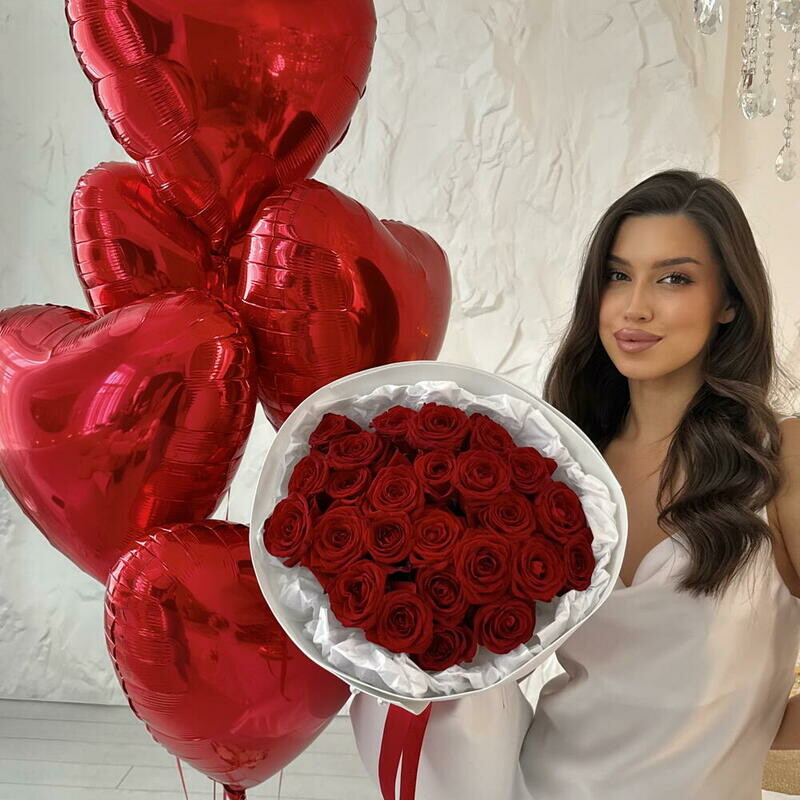 Подарочный набор: букет из 25 красных роз + шары с гелием сердце 5 шт , стандартный