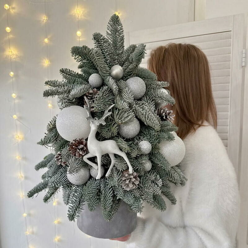 Авторская живая ель из нобилиса (датская ель) с новогодним декором белый  Размер М, стандартный