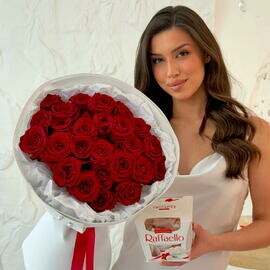 Подарочный набор: букет из красных роз 25 штук + Рафаэлло